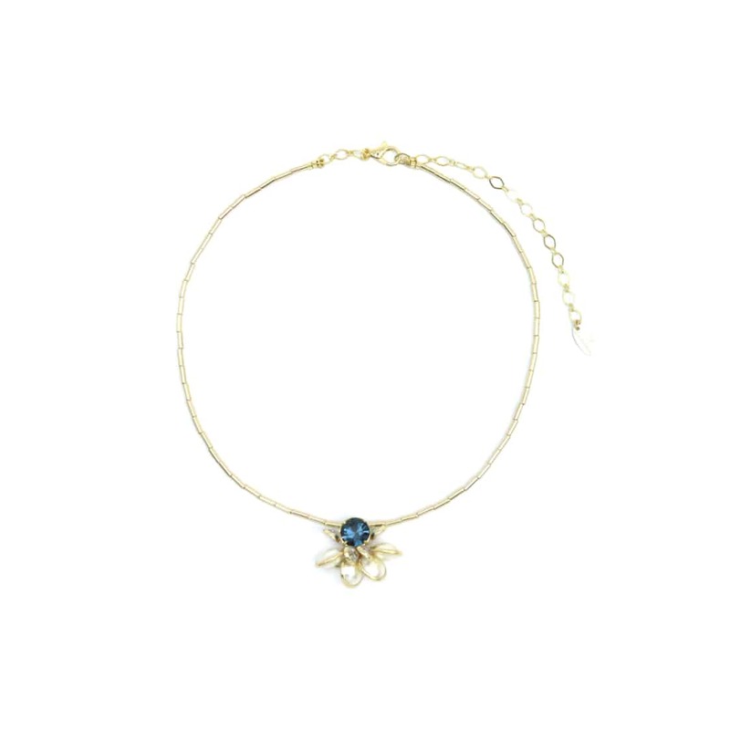 Colar Flavia com Ponto de Luz e Pérolas